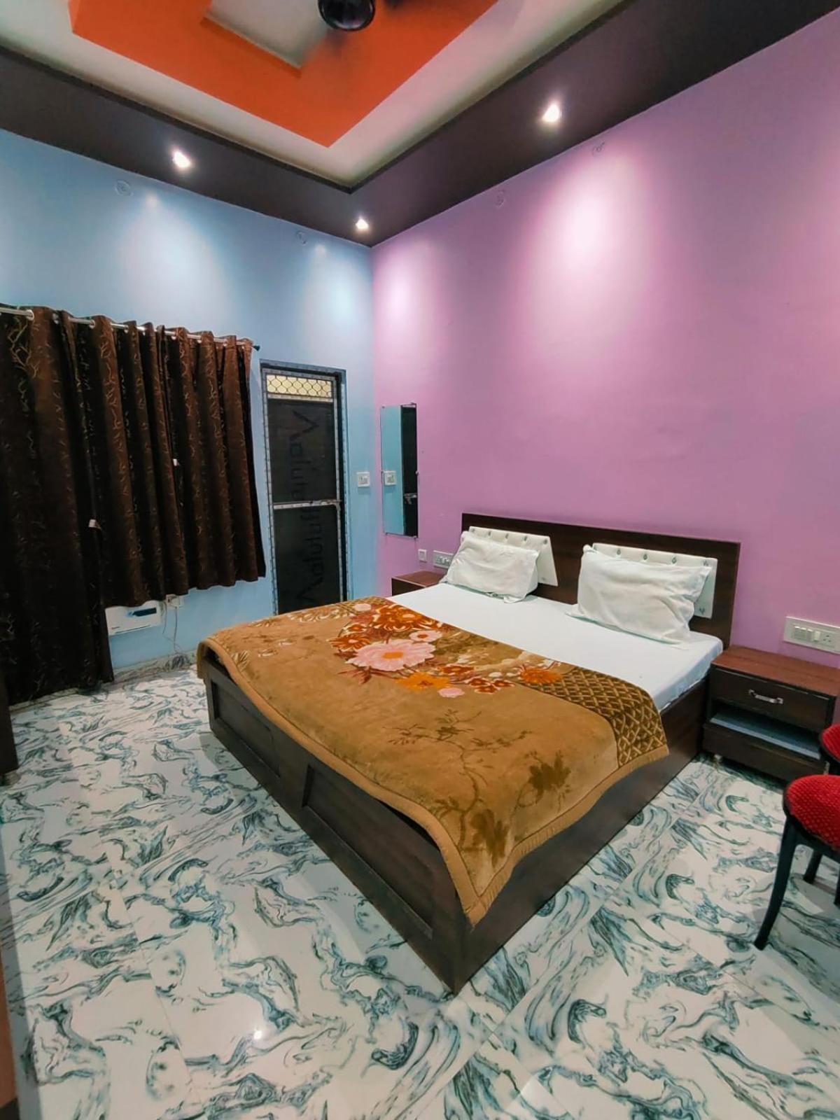 Kaka Guest House Ayodhya Bagian luar foto