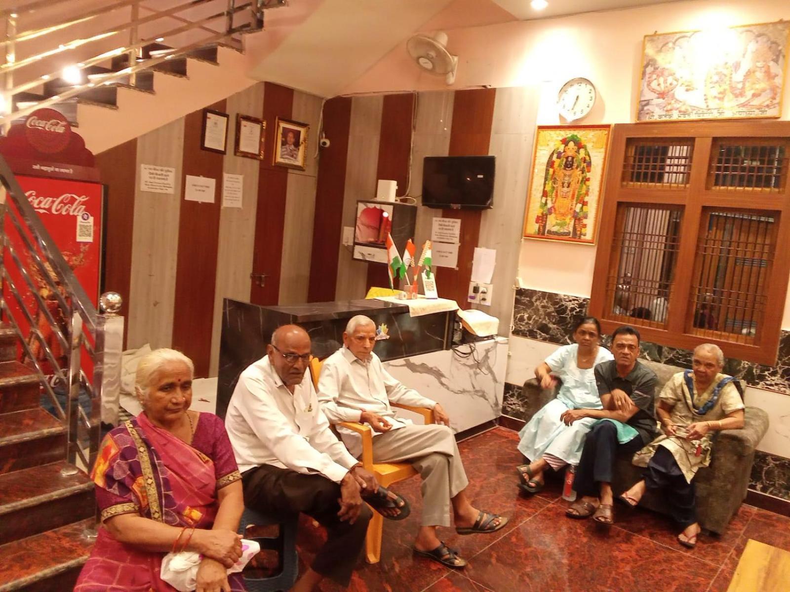 Kaka Guest House Ayodhya Bagian luar foto
