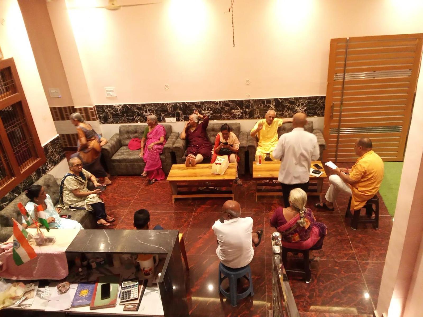 Kaka Guest House Ayodhya Bagian luar foto